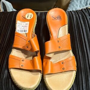 SOFFIT Women's Orange Sandals (US- SZ.11)